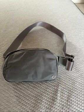 lululemon athletica Slate Gray everywhere Belt Bag